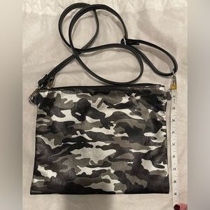 NEW AH DORNED BLACK/WHITE/GREY SHINY CAMO ZIPPER & STRAP PURSE/CROSSBODY 11”x9”